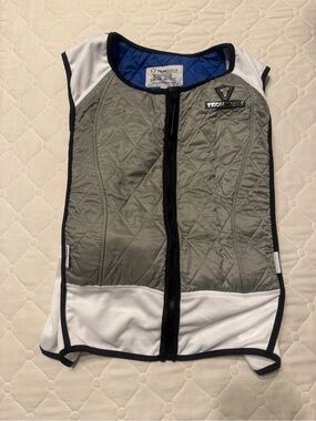 TechNiche Quilted Cooling Vest in Grey & White